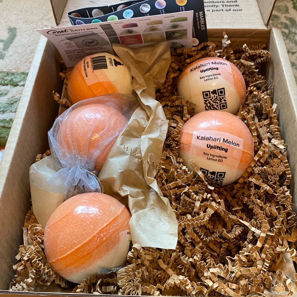 NIB 5 count Cosset Kalahari melon therapy bath bombs